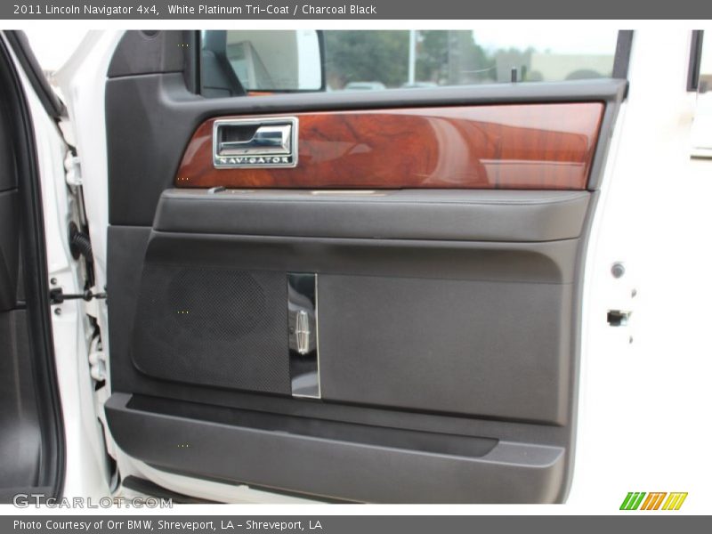 White Platinum Tri-Coat / Charcoal Black 2011 Lincoln Navigator 4x4