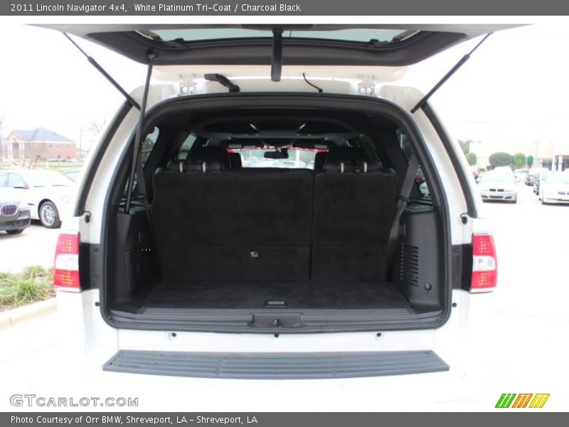 White Platinum Tri-Coat / Charcoal Black 2011 Lincoln Navigator 4x4