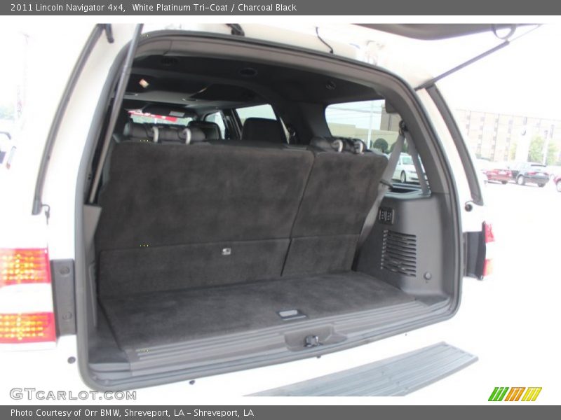 White Platinum Tri-Coat / Charcoal Black 2011 Lincoln Navigator 4x4