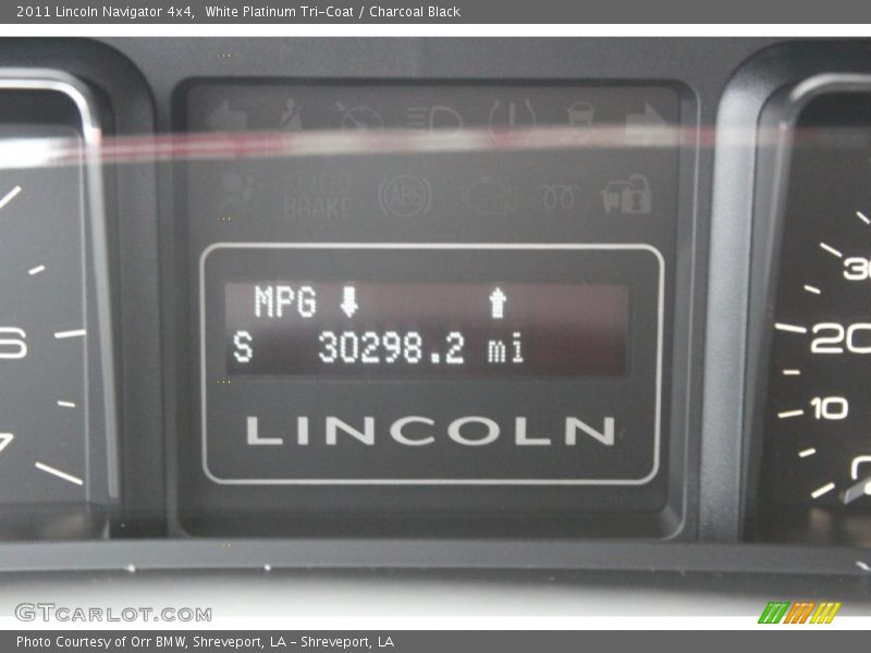 White Platinum Tri-Coat / Charcoal Black 2011 Lincoln Navigator 4x4