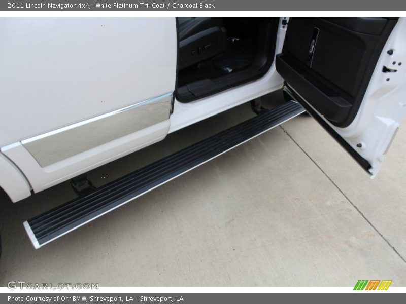 White Platinum Tri-Coat / Charcoal Black 2011 Lincoln Navigator 4x4