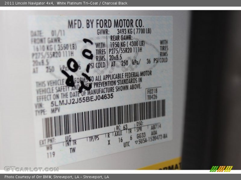 White Platinum Tri-Coat / Charcoal Black 2011 Lincoln Navigator 4x4