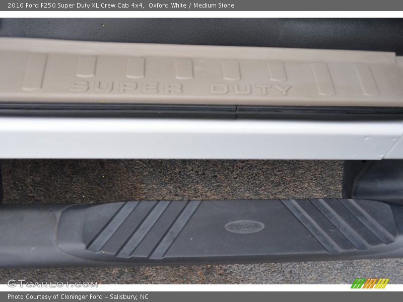 Oxford White / Medium Stone 2010 Ford F250 Super Duty XL Crew Cab 4x4