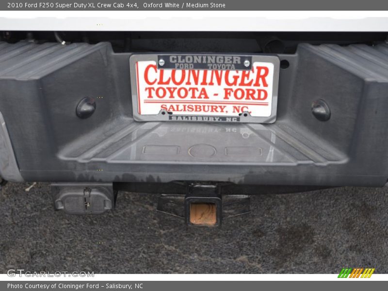Oxford White / Medium Stone 2010 Ford F250 Super Duty XL Crew Cab 4x4