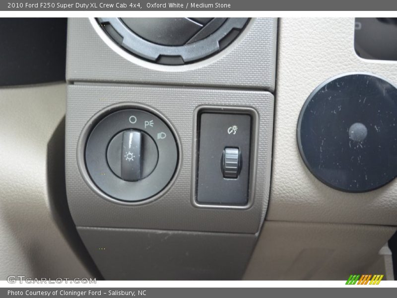 Oxford White / Medium Stone 2010 Ford F250 Super Duty XL Crew Cab 4x4