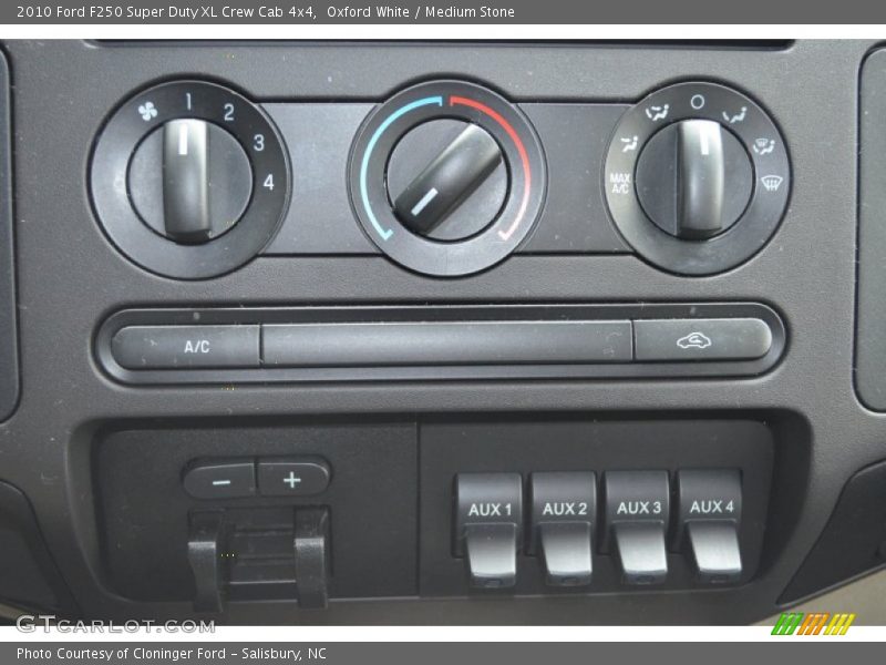 Oxford White / Medium Stone 2010 Ford F250 Super Duty XL Crew Cab 4x4