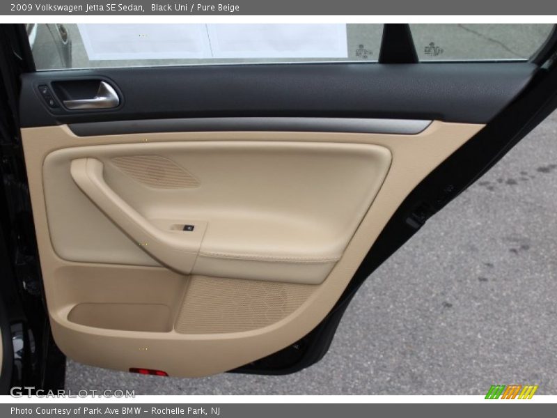Door Panel of 2009 Jetta SE Sedan