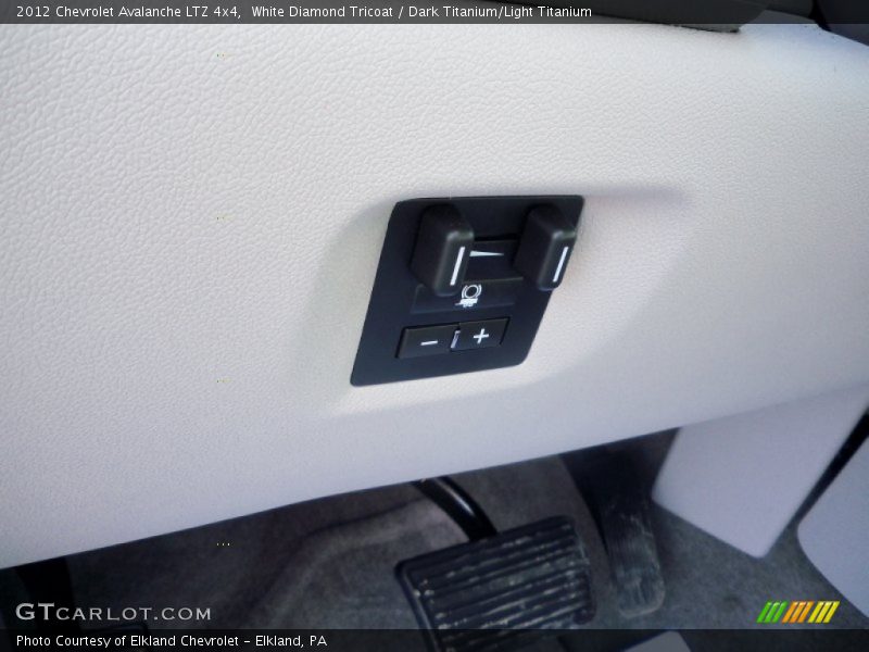 White Diamond Tricoat / Dark Titanium/Light Titanium 2012 Chevrolet Avalanche LTZ 4x4