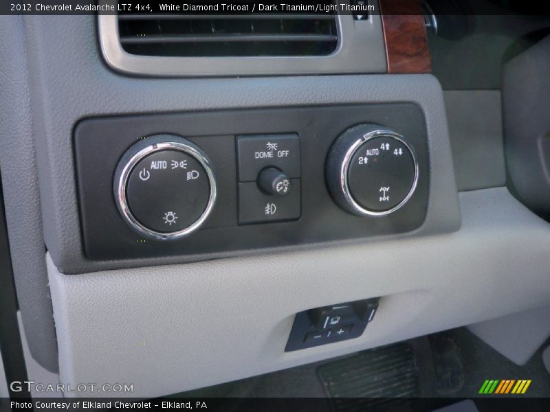 White Diamond Tricoat / Dark Titanium/Light Titanium 2012 Chevrolet Avalanche LTZ 4x4