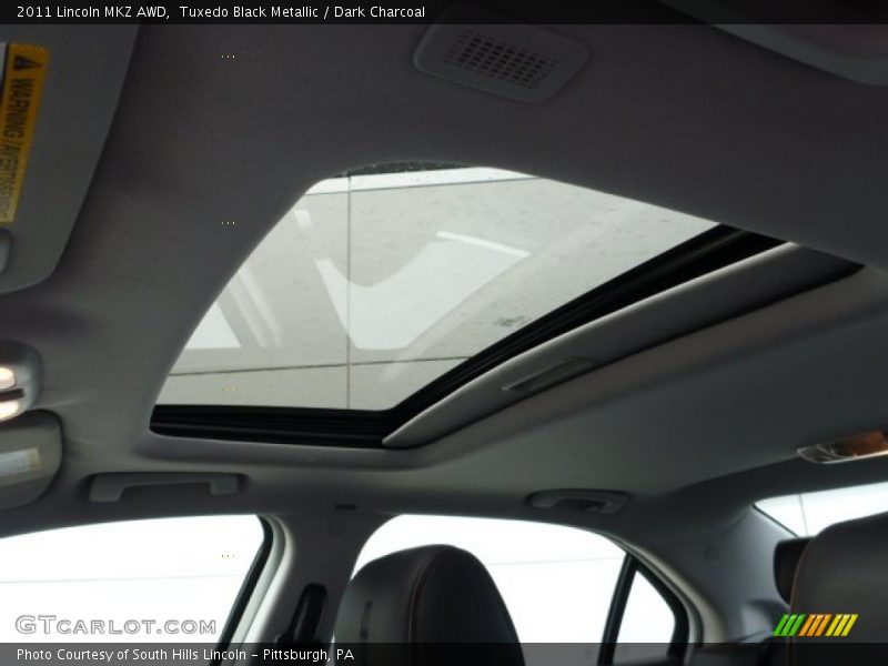 Tuxedo Black Metallic / Dark Charcoal 2011 Lincoln MKZ AWD