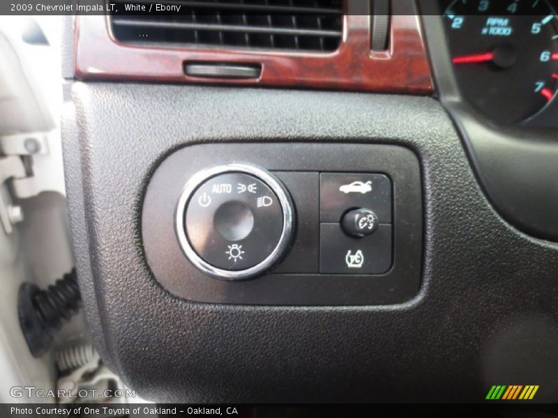 White / Ebony 2009 Chevrolet Impala LT