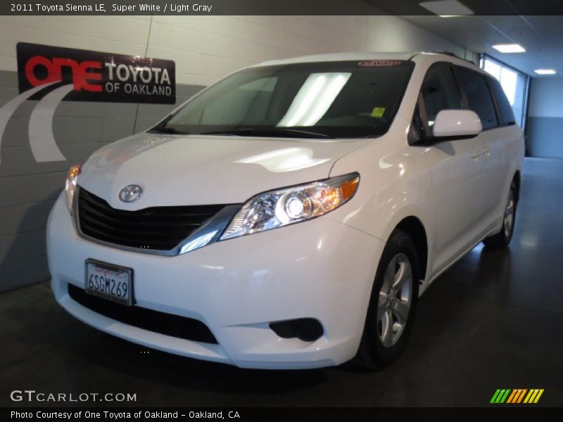 Super White / Light Gray 2011 Toyota Sienna LE