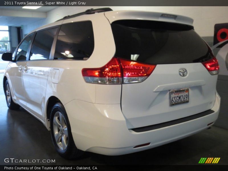 Super White / Light Gray 2011 Toyota Sienna LE