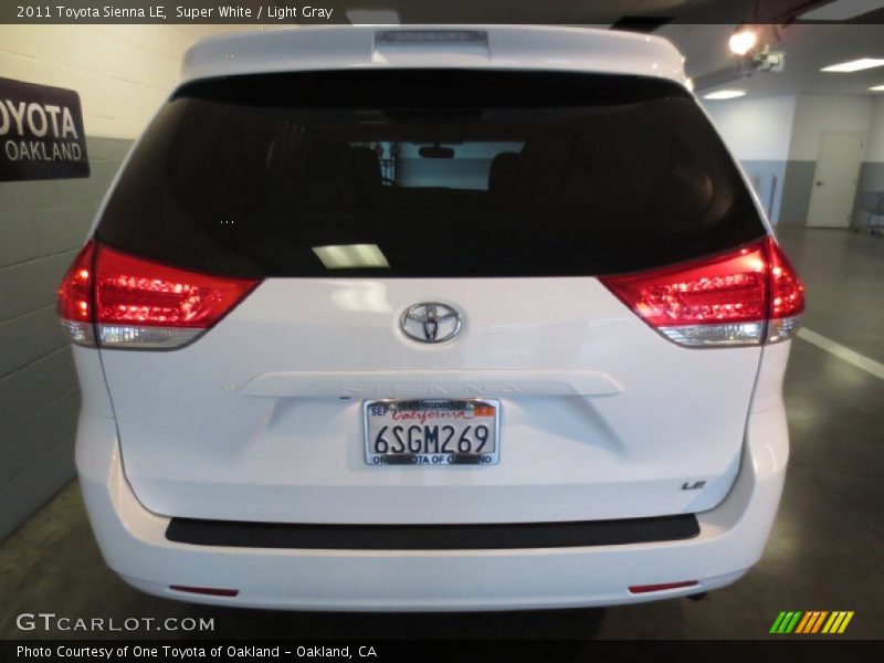 Super White / Light Gray 2011 Toyota Sienna LE