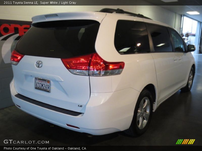 Super White / Light Gray 2011 Toyota Sienna LE