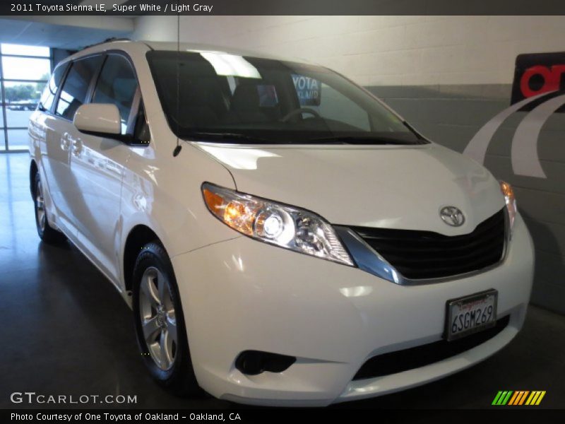 Super White / Light Gray 2011 Toyota Sienna LE
