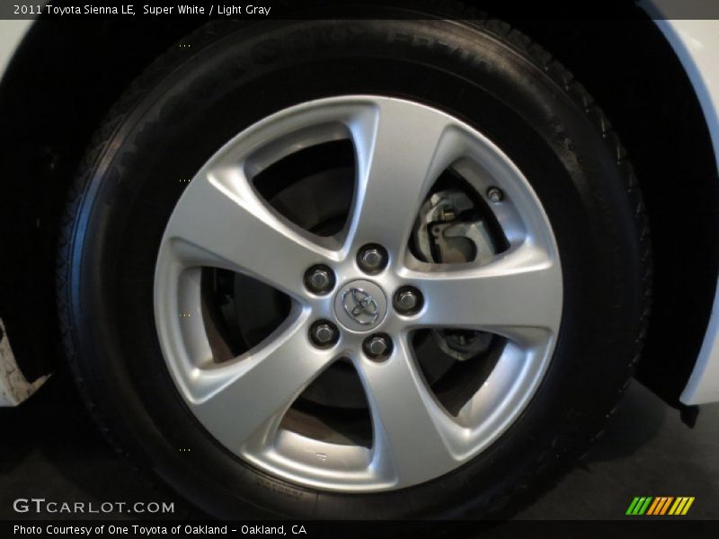 Super White / Light Gray 2011 Toyota Sienna LE