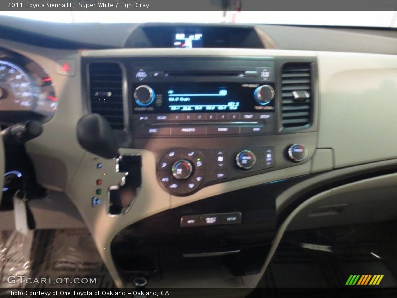 Super White / Light Gray 2011 Toyota Sienna LE