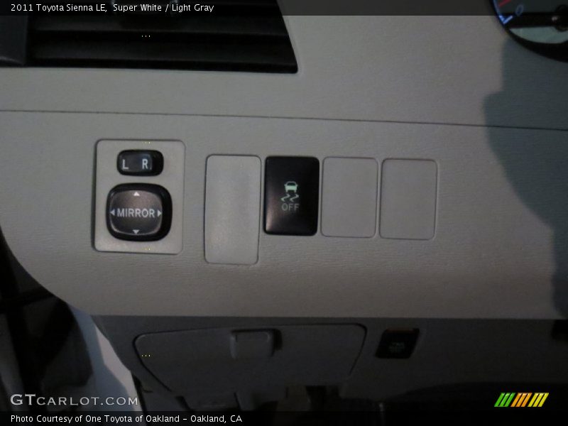 Super White / Light Gray 2011 Toyota Sienna LE