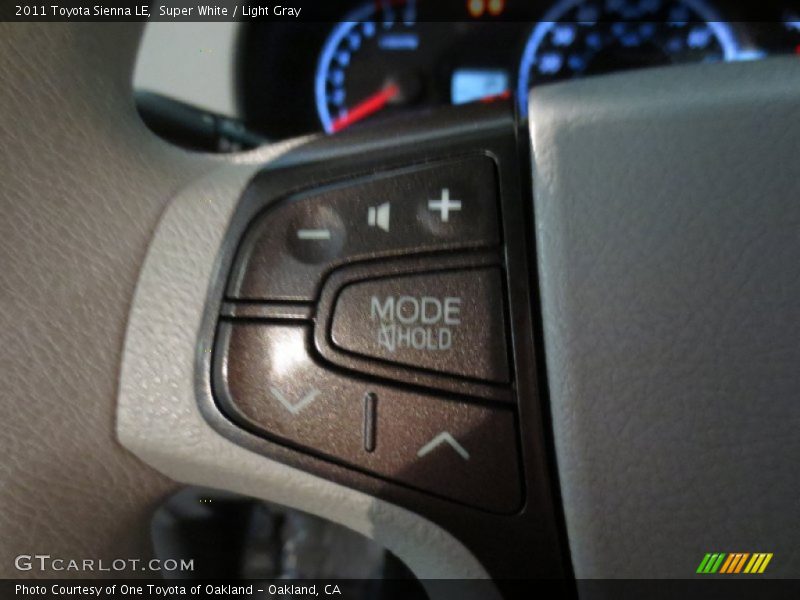 Super White / Light Gray 2011 Toyota Sienna LE