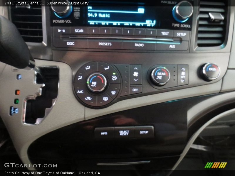 Super White / Light Gray 2011 Toyota Sienna LE