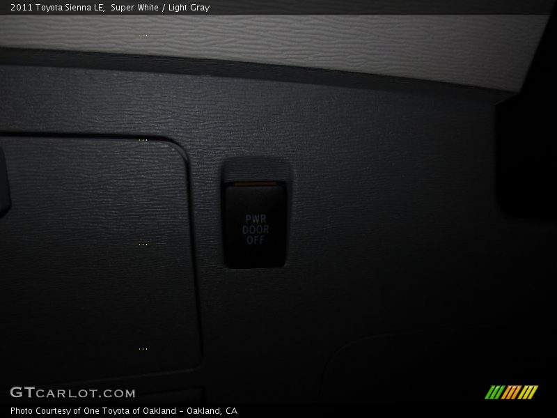 Super White / Light Gray 2011 Toyota Sienna LE