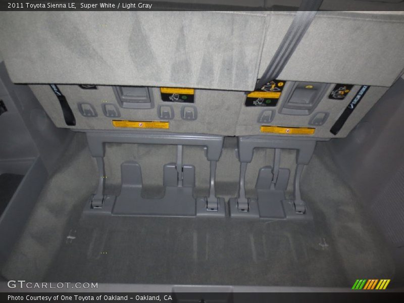 Super White / Light Gray 2011 Toyota Sienna LE