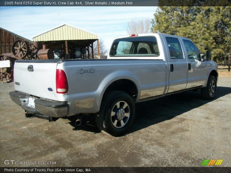 Silver Metallic / Medium Flint 2005 Ford F250 Super Duty XL Crew Cab 4x4