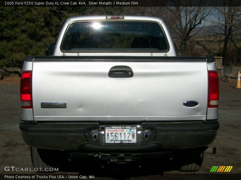 Silver Metallic / Medium Flint 2005 Ford F250 Super Duty XL Crew Cab 4x4