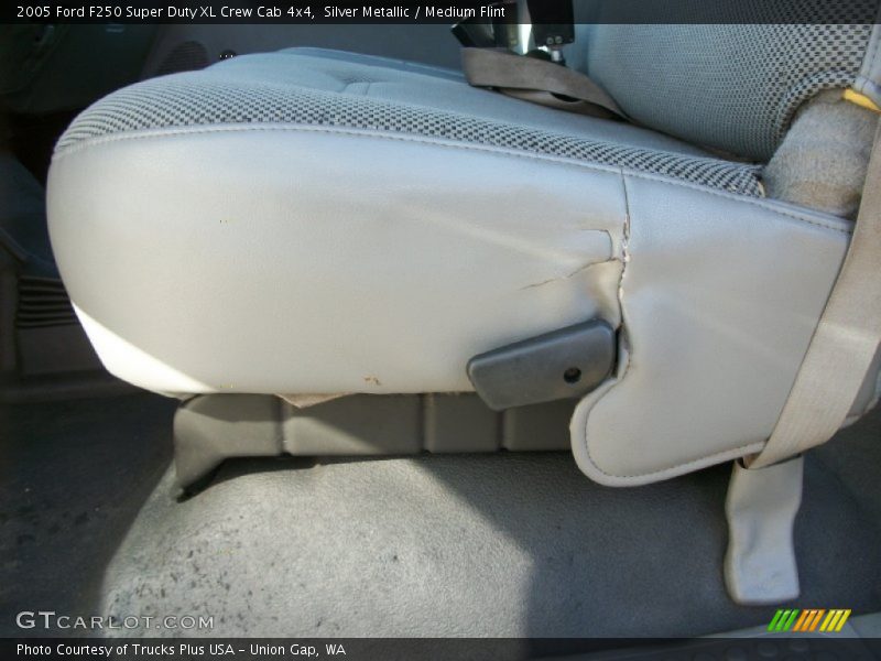 Silver Metallic / Medium Flint 2005 Ford F250 Super Duty XL Crew Cab 4x4