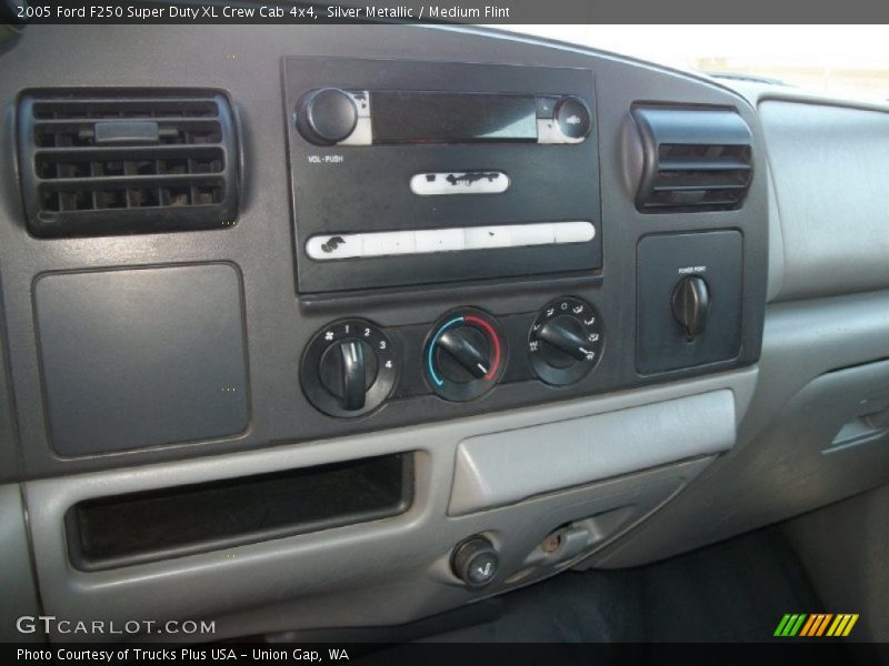 Silver Metallic / Medium Flint 2005 Ford F250 Super Duty XL Crew Cab 4x4