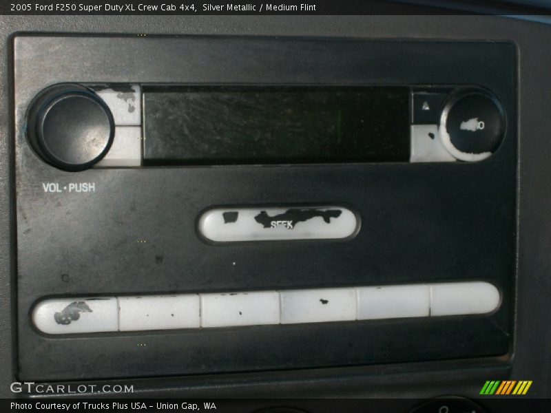Silver Metallic / Medium Flint 2005 Ford F250 Super Duty XL Crew Cab 4x4