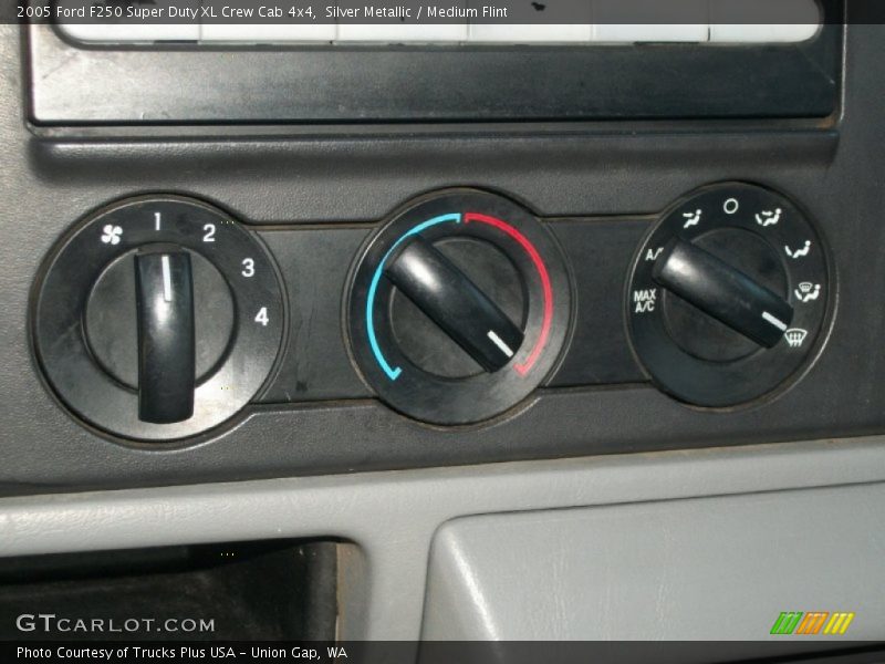 Controls of 2005 F250 Super Duty XL Crew Cab 4x4