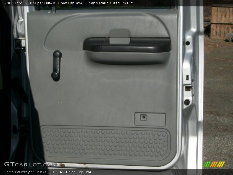 Silver Metallic / Medium Flint 2005 Ford F250 Super Duty XL Crew Cab 4x4