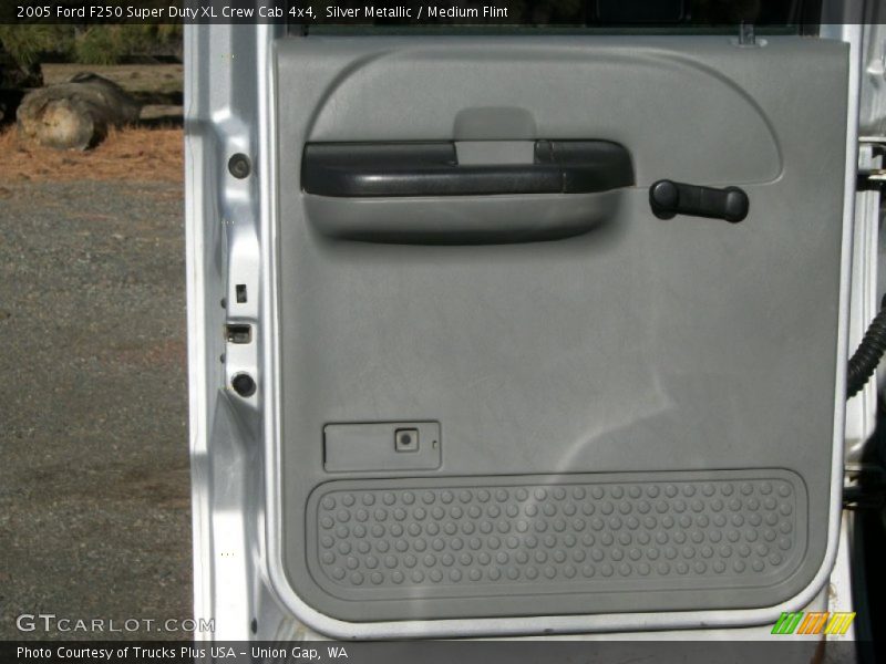 Silver Metallic / Medium Flint 2005 Ford F250 Super Duty XL Crew Cab 4x4