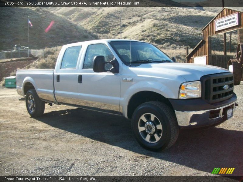 Silver Metallic / Medium Flint 2005 Ford F250 Super Duty XL Crew Cab 4x4
