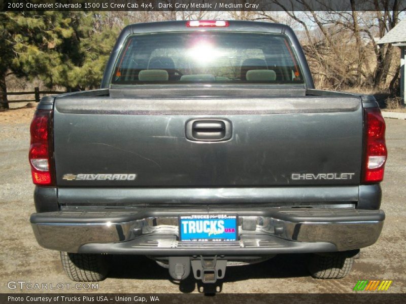 Dark Gray Metallic / Medium Gray 2005 Chevrolet Silverado 1500 LS Crew Cab 4x4