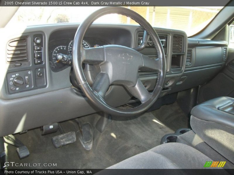 Dashboard of 2005 Silverado 1500 LS Crew Cab 4x4