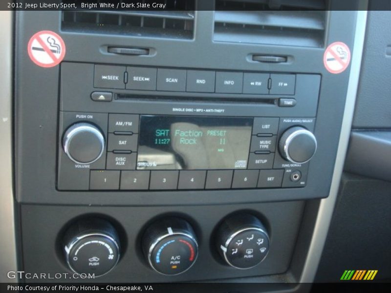 Bright White / Dark Slate Gray 2012 Jeep Liberty Sport