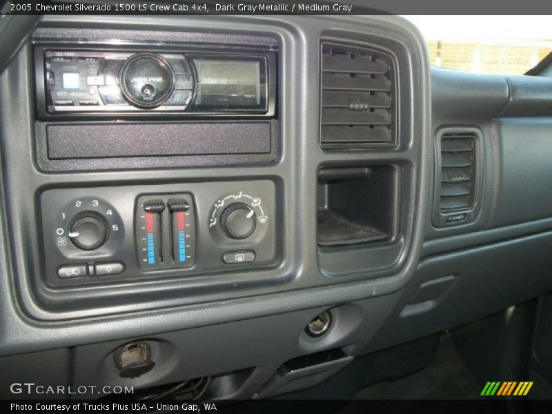 Dark Gray Metallic / Medium Gray 2005 Chevrolet Silverado 1500 LS Crew Cab 4x4