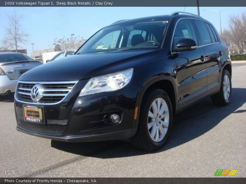 Deep Black Metallic / Clay Grey 2009 Volkswagen Tiguan S