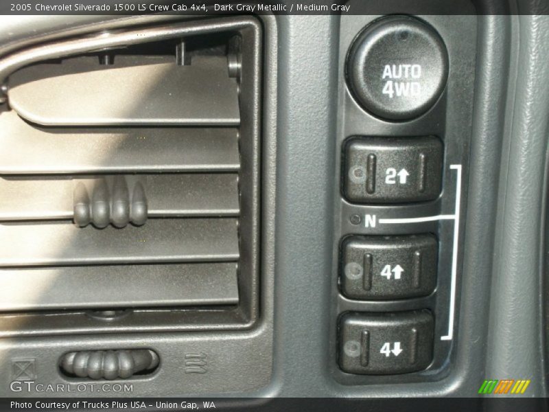 Controls of 2005 Silverado 1500 LS Crew Cab 4x4