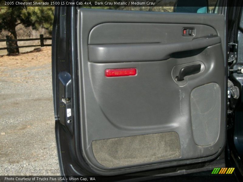 Dark Gray Metallic / Medium Gray 2005 Chevrolet Silverado 1500 LS Crew Cab 4x4