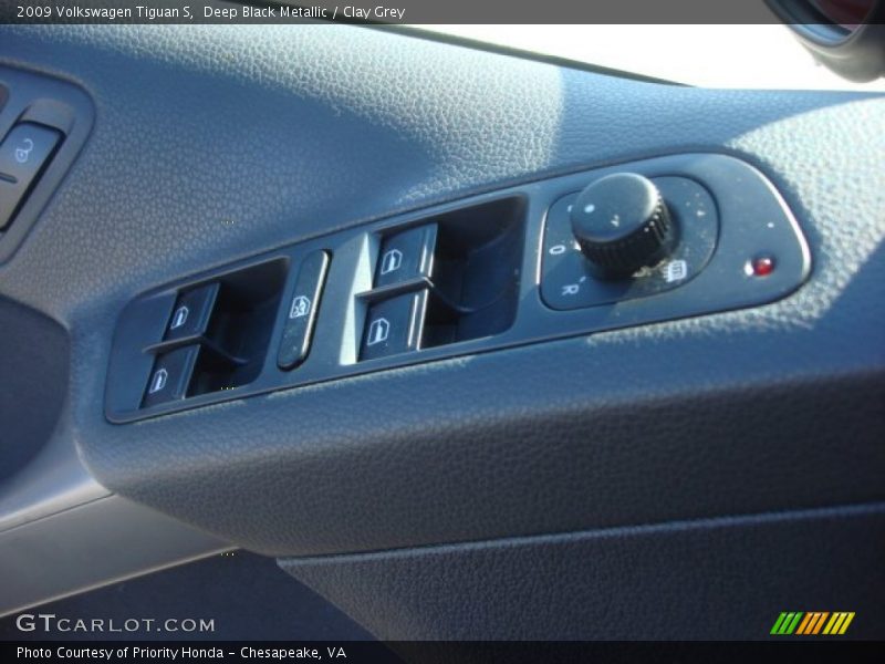 Deep Black Metallic / Clay Grey 2009 Volkswagen Tiguan S