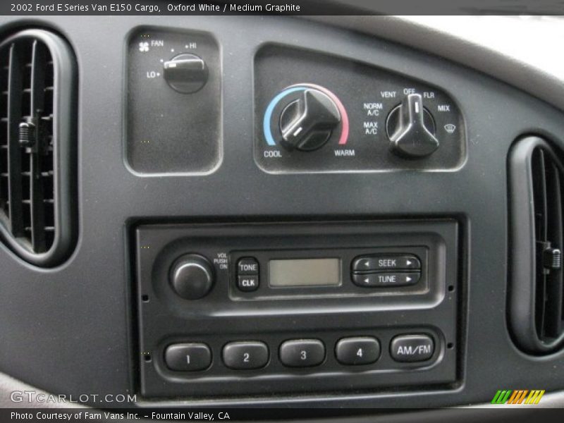 Oxford White / Medium Graphite 2002 Ford E Series Van E150 Cargo