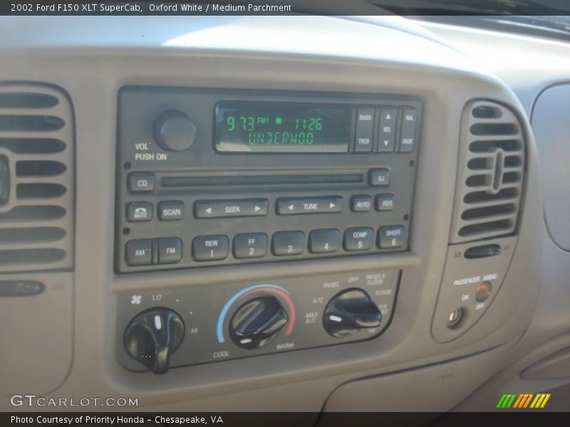 Oxford White / Medium Parchment 2002 Ford F150 XLT SuperCab