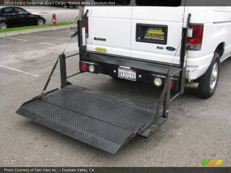 Oxford White / Medium Flint 2010 Ford E Series Van E250 Cargo