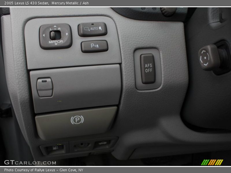 Controls of 2005 LS 430 Sedan
