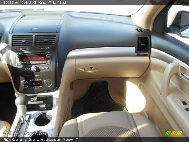 Cream White / Black 2008 Saturn Outlook XE