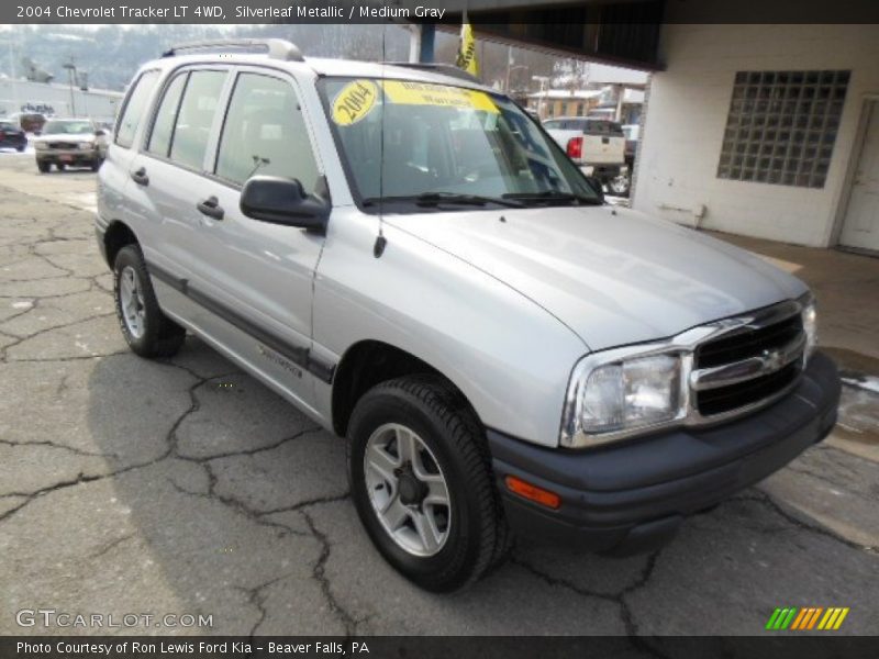 Front 3/4 View of 2004 Tracker LT 4WD